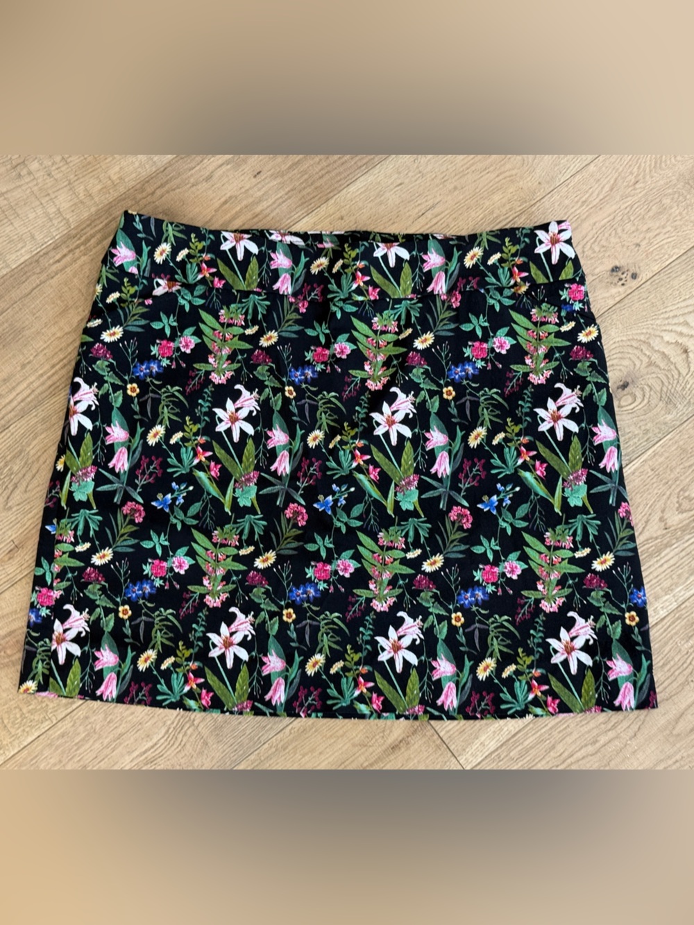NWOT Coral Bay Black Floral Pull On Skort PL